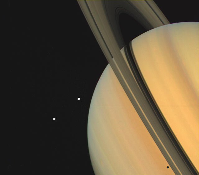Fotografía de Saturno tomada por Voyager