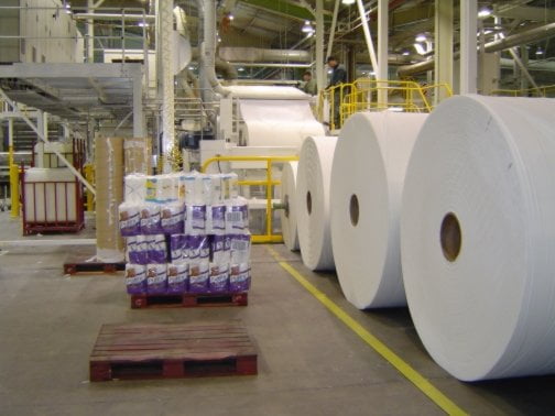 Fábrica de papel moderna.