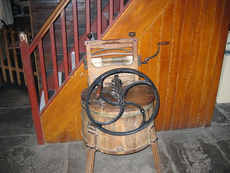 Lavadora manual del siglo XIX