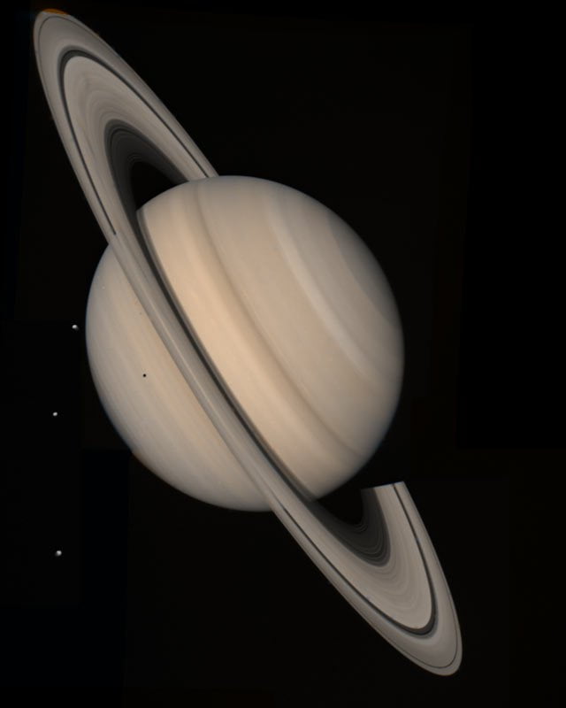 Saturno frente a los ojos de Voyager 1